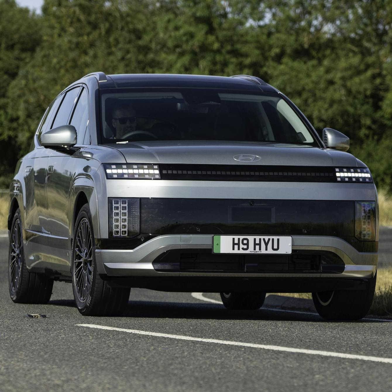 2025 Hyundai Ioniq 9 front view dynamic